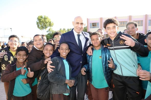 وزير التعليم يزور مدرسة الشهيد عمرو فريد المتميزة للغات بأسوان 