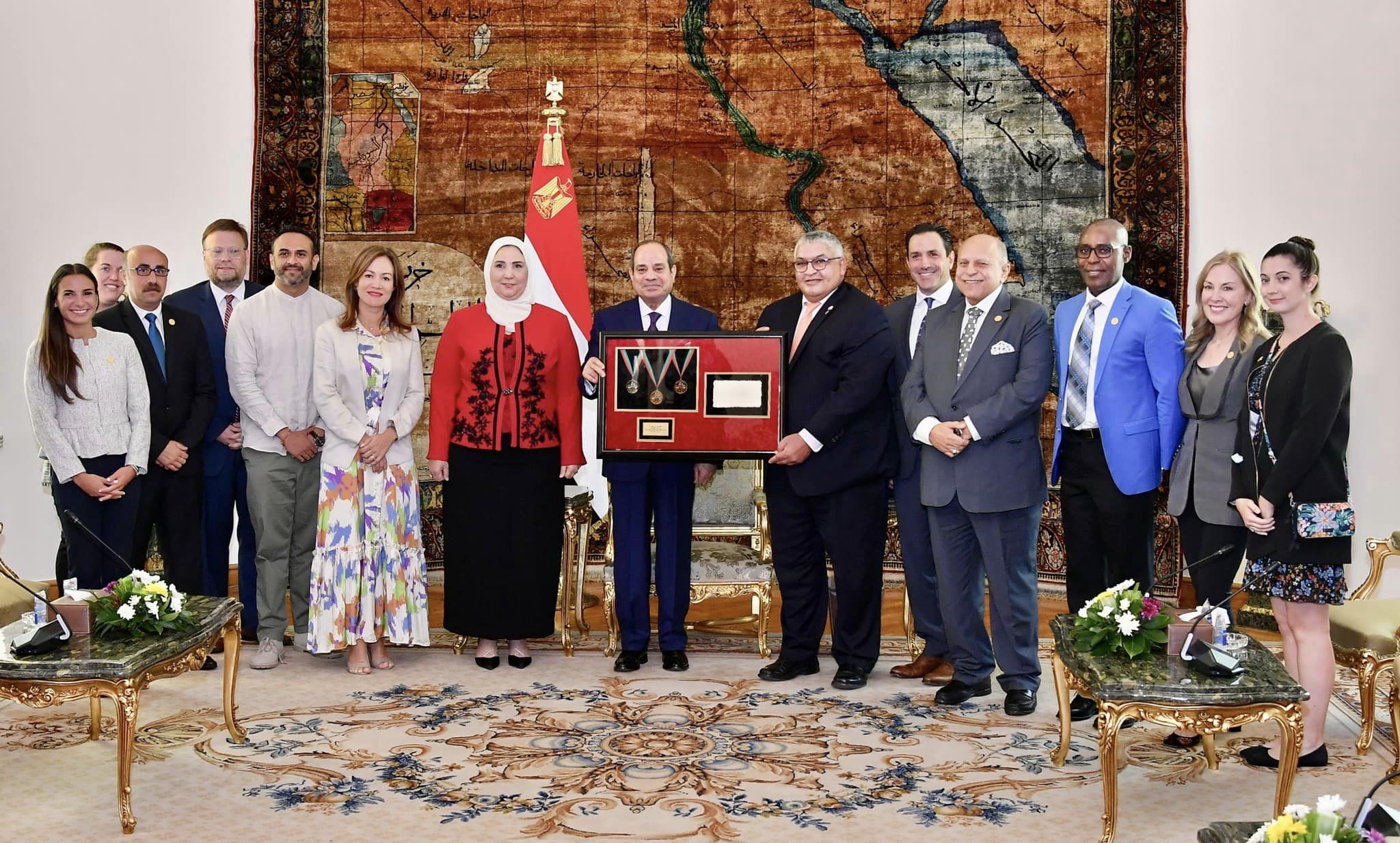 الرئيس السيسي يتسلم جائزة اللجنة الدولية للأولمبياد