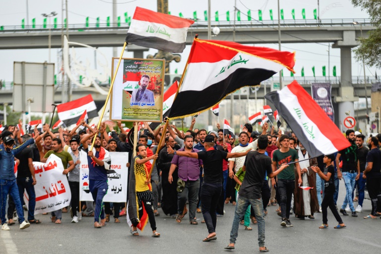 محتجون عراقيون في النجف في 25 أكتوبر 2019