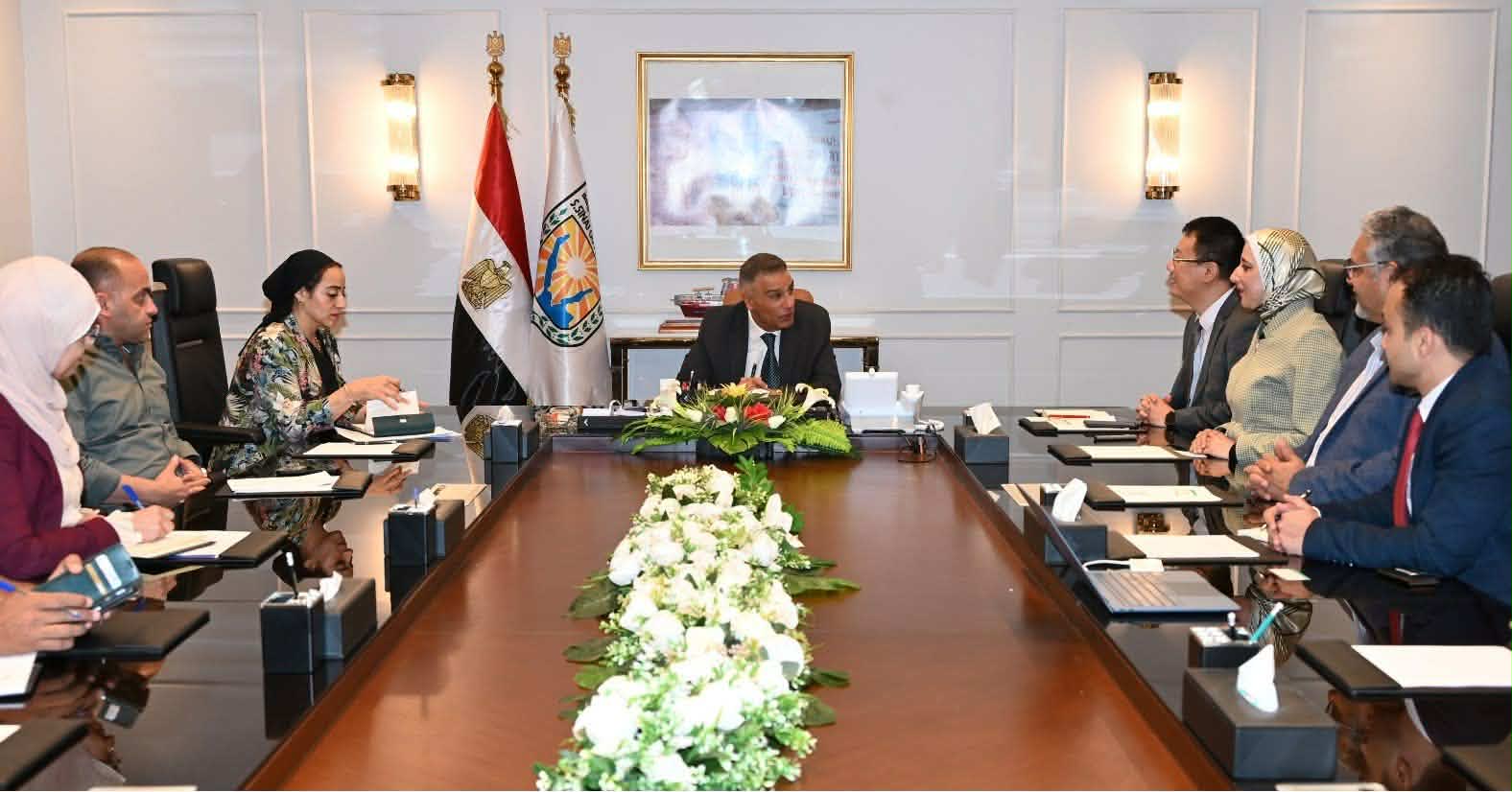 محافظ جنوب سيناء يبحث مع وفد هواوي تعزيز التحول الرقمي ودعم بناء القدرات 