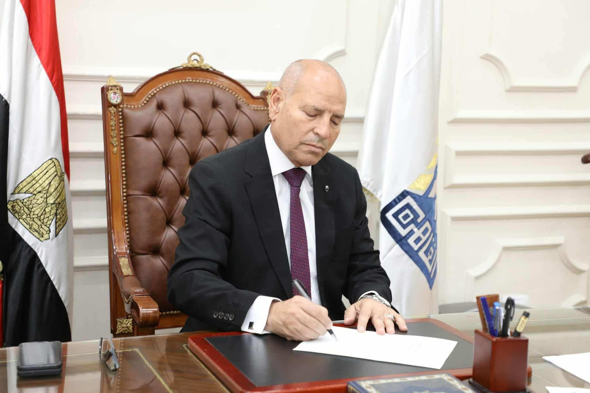 محافظ القاهرة: خفض تذكرة الأتوبيسات لجمهور معرض القاهرة للكتاب لتصبح 10 جنيهات 