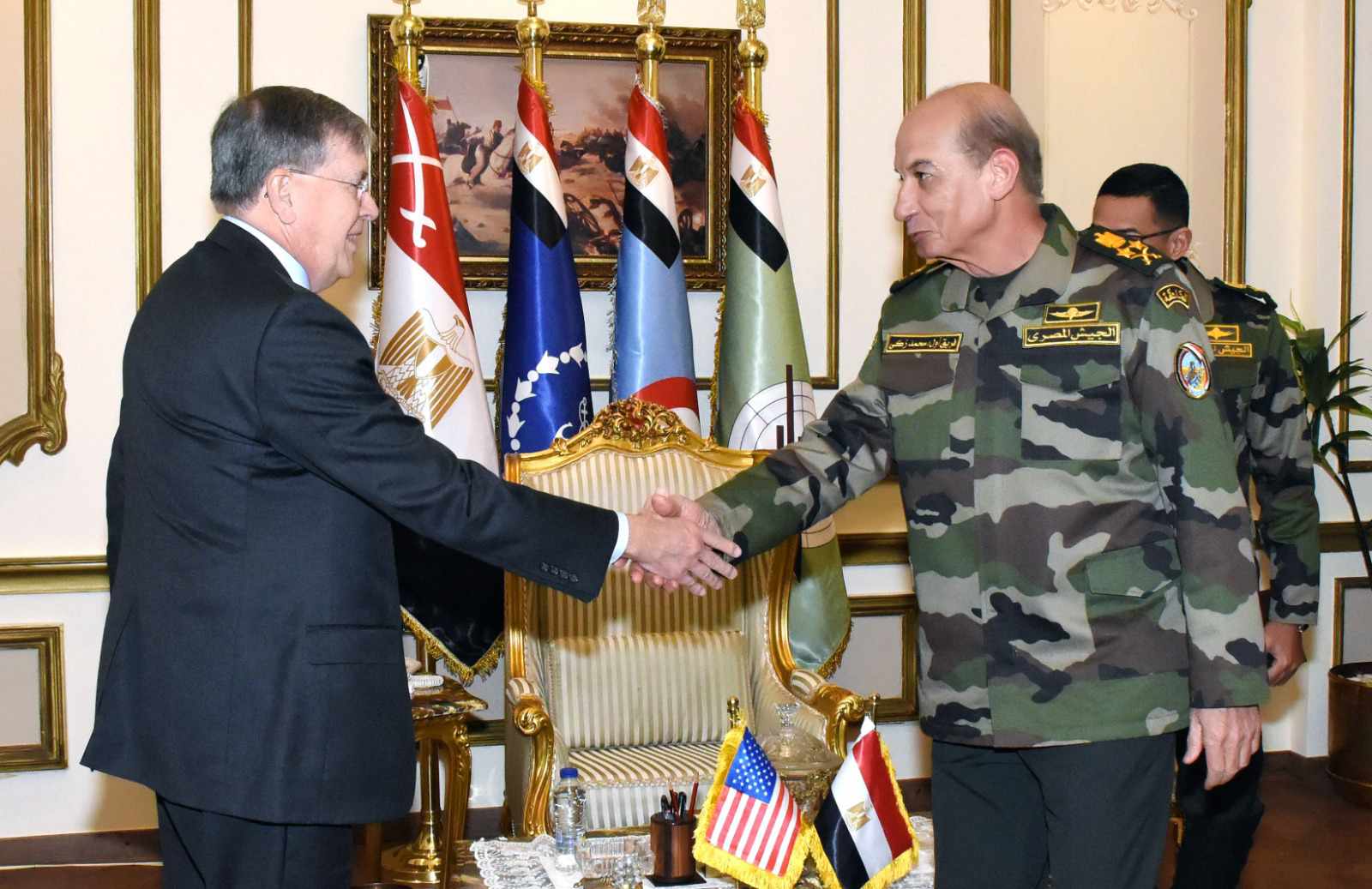 وزير الدفاع يلتقى المبعوث الأمريكى الخاص بالقضايا الإنسانية للشرق الأوسط