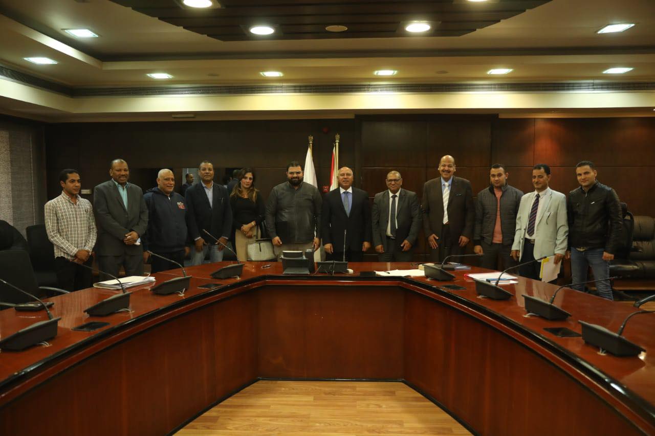 وزير النقل يشهد توقيع عقد استثمار عدد من المنشآت الخدمية بنادي السكة الحديد