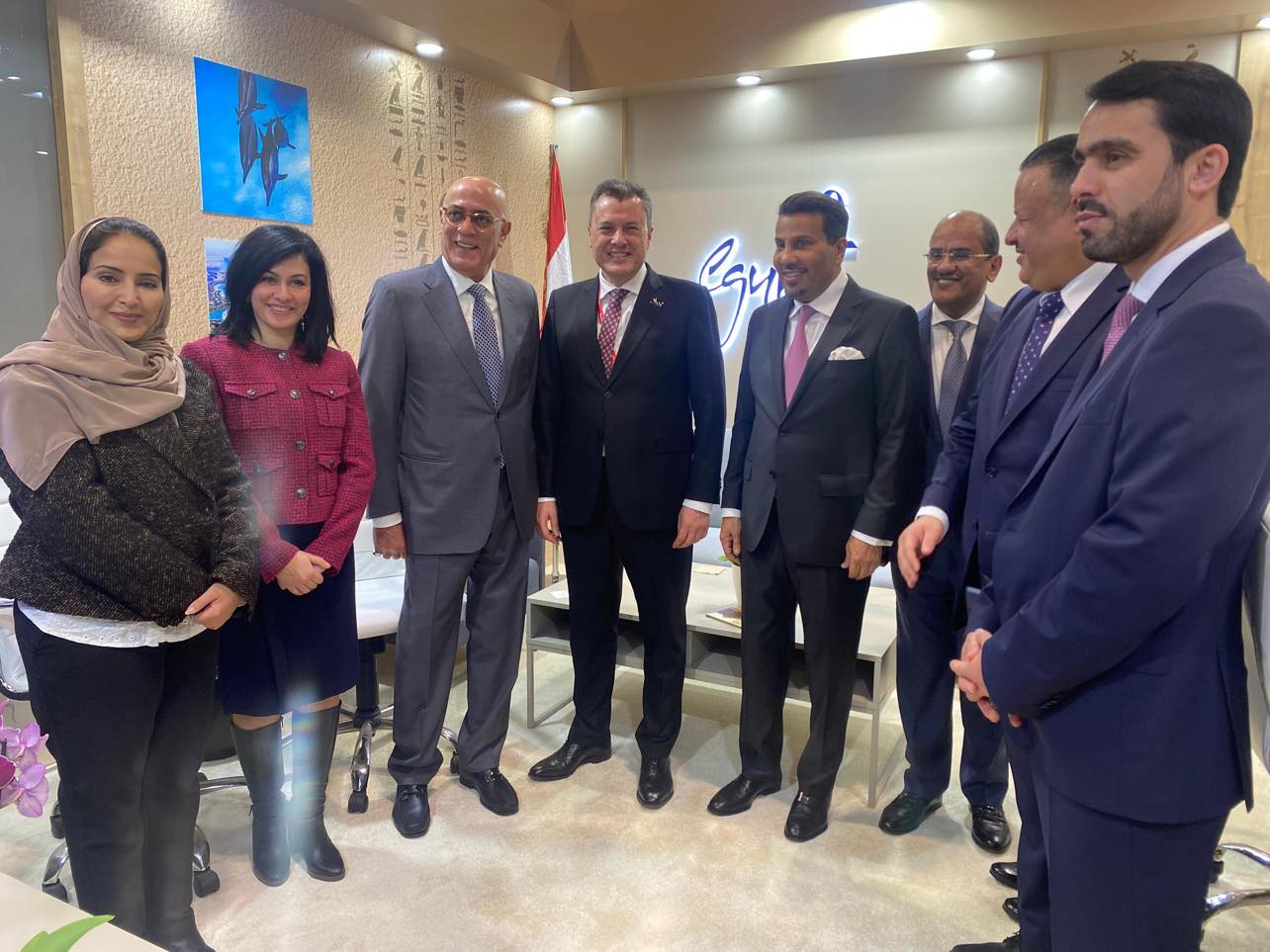 وزير السياحة يلتقي مجموعة من السفراء العرب