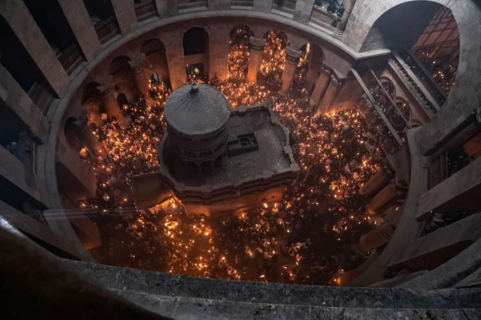 La Sainte Lumière.. Que savons-nous de la flamme qui vole de Jérusalem vers de nombreux pays sur des vols spéciaux ?