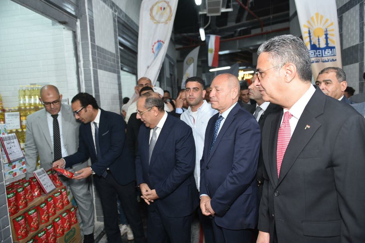 وزير التموين ومحافظ القاهرة يفتتحان معرض أهلاً بالعيد في السوق الحضاري بحدائق القبة 