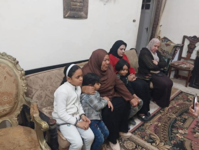 السيدة وفاء عبد القادر حسن الأم المثالية الأولى بمطروح مع أسرتها