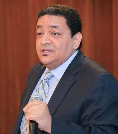 الدكتور أحمد سمير عميد بيطري القاهرة