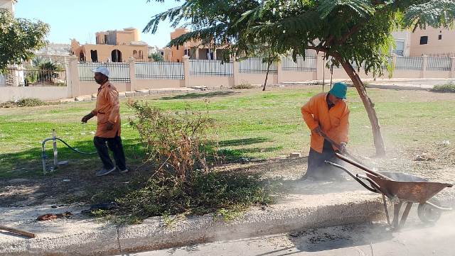 رئيس جهاز مدينة الشيخ زايد يوجه بمواصلة الحملات اليومية لمتابعة النظافة