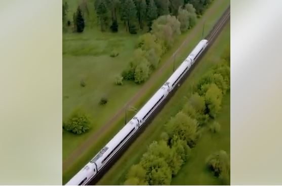 النقل تنشر أول فيديو للقطار الكهربائي السريع أثناء اختباره في ألمانيا