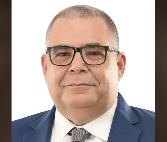 الكلية الملكية للجراحين بإدنبرة تمنح أستاذا بطب القاهرة زمالتها الفخرية 