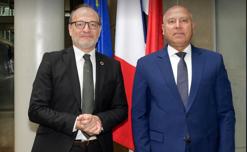 وزير النقل يبحث مع رئيس الوكالة الفرنسية للتنمية التعاون في تطوير البنية الأساسية للسكك الحديدية والجر الكهربائي 