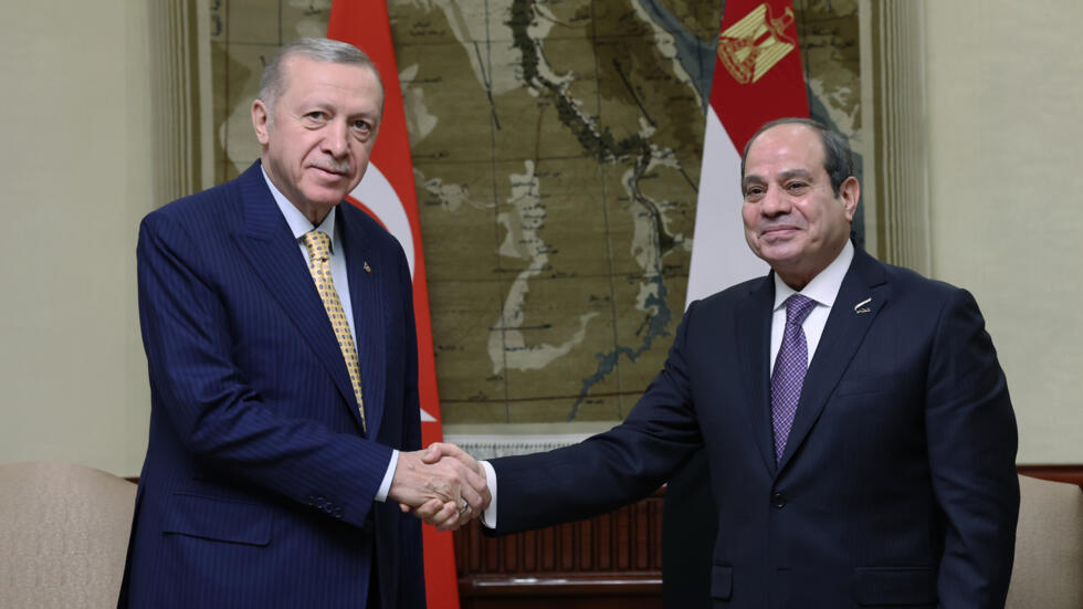 أردوغان يعود إلى تركيا بعد أول زيارة لمصر منذ أكثر من 10 سنوات