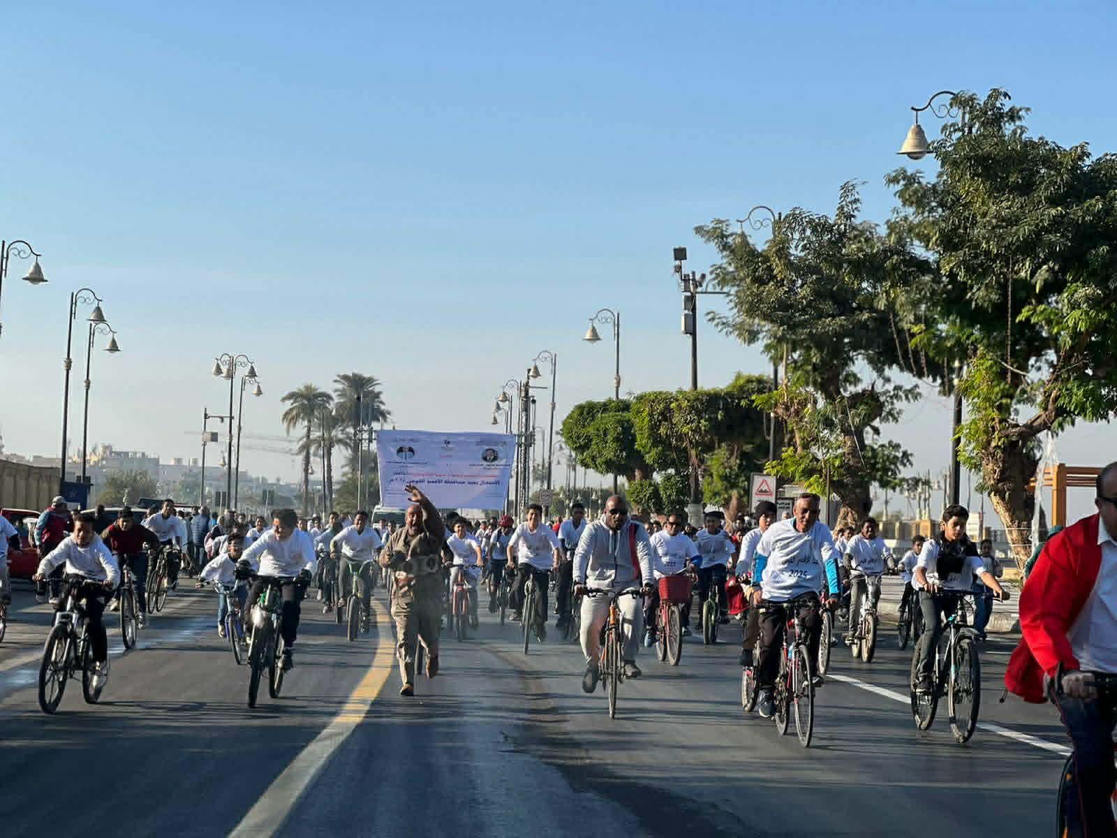 ماراثون للدراجات الهوائية على كورنيش النيل احتفالا بالعيد القومي للأقصر 