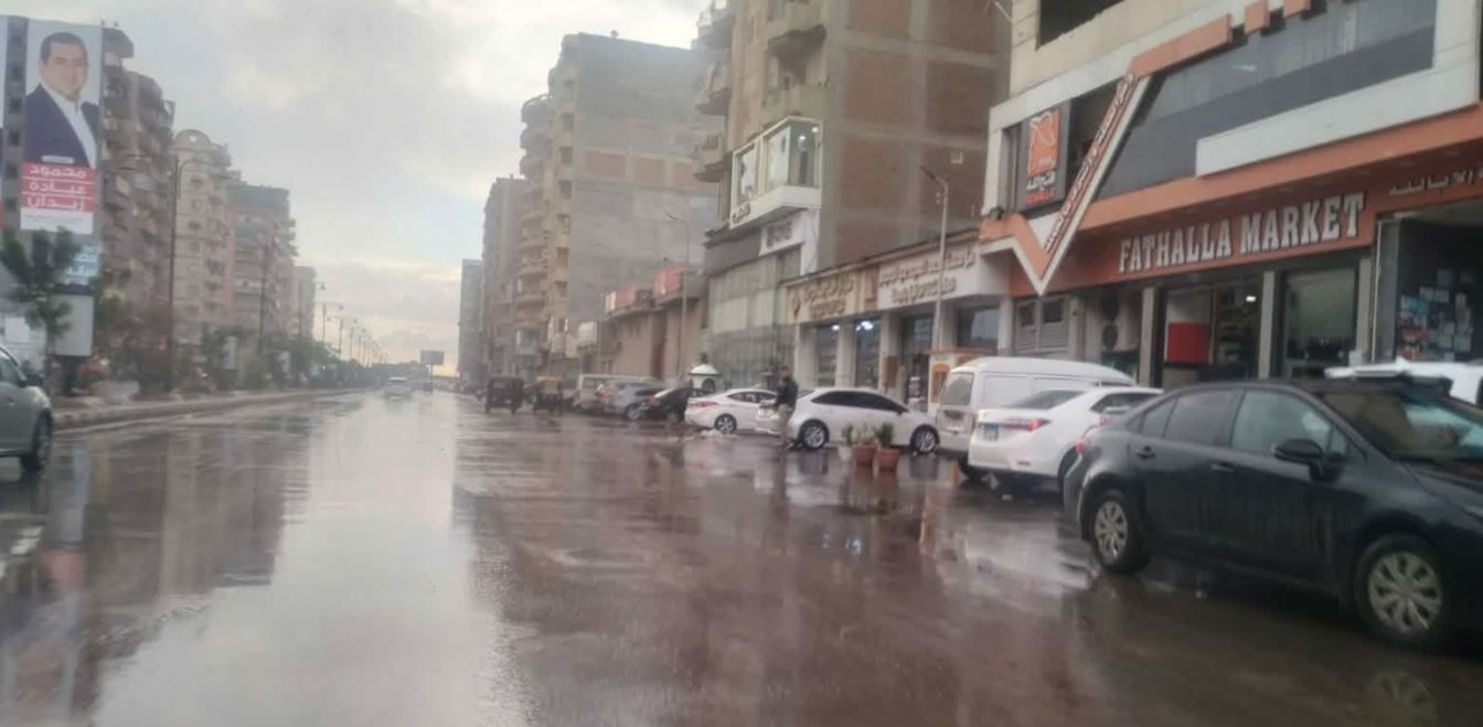 أمطار متوسطة على المدن الساحلية في البحيرة وتوقف حركة الصيد بسبب ارتفاع الأمواج 