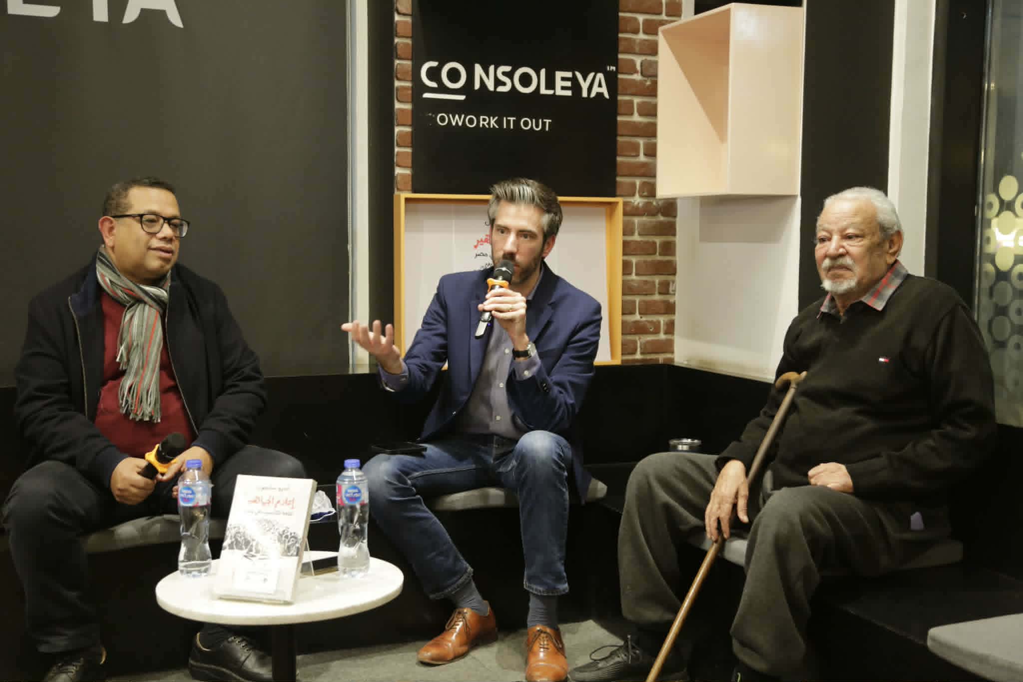 آندرو سايمون: أردت تأليف كتابًا للمصريين لا للأكاديميين و«أرشيف الظل» كان مدخلي لكتابة تاريخ بلا وثائق رسمية 