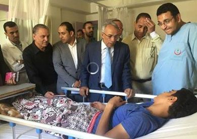 المحافظ فى مستشفى العريش