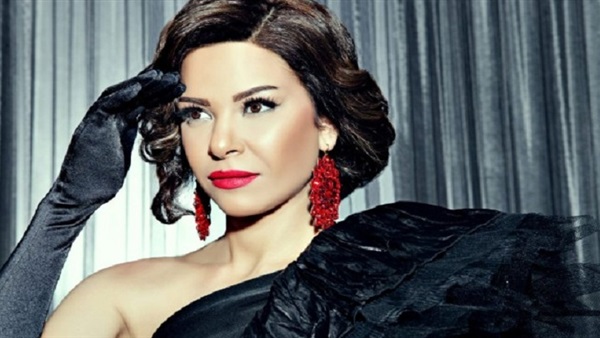 الفنانة / الفت عمر