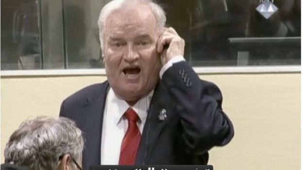 يلقب ملاديتش بسفاح البوسنة بسبب الجرائم الي ارتكبها في البوسنة