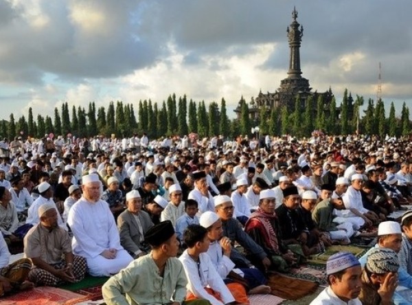 أرشيفية - الصلاة في مساجد أندونسيا