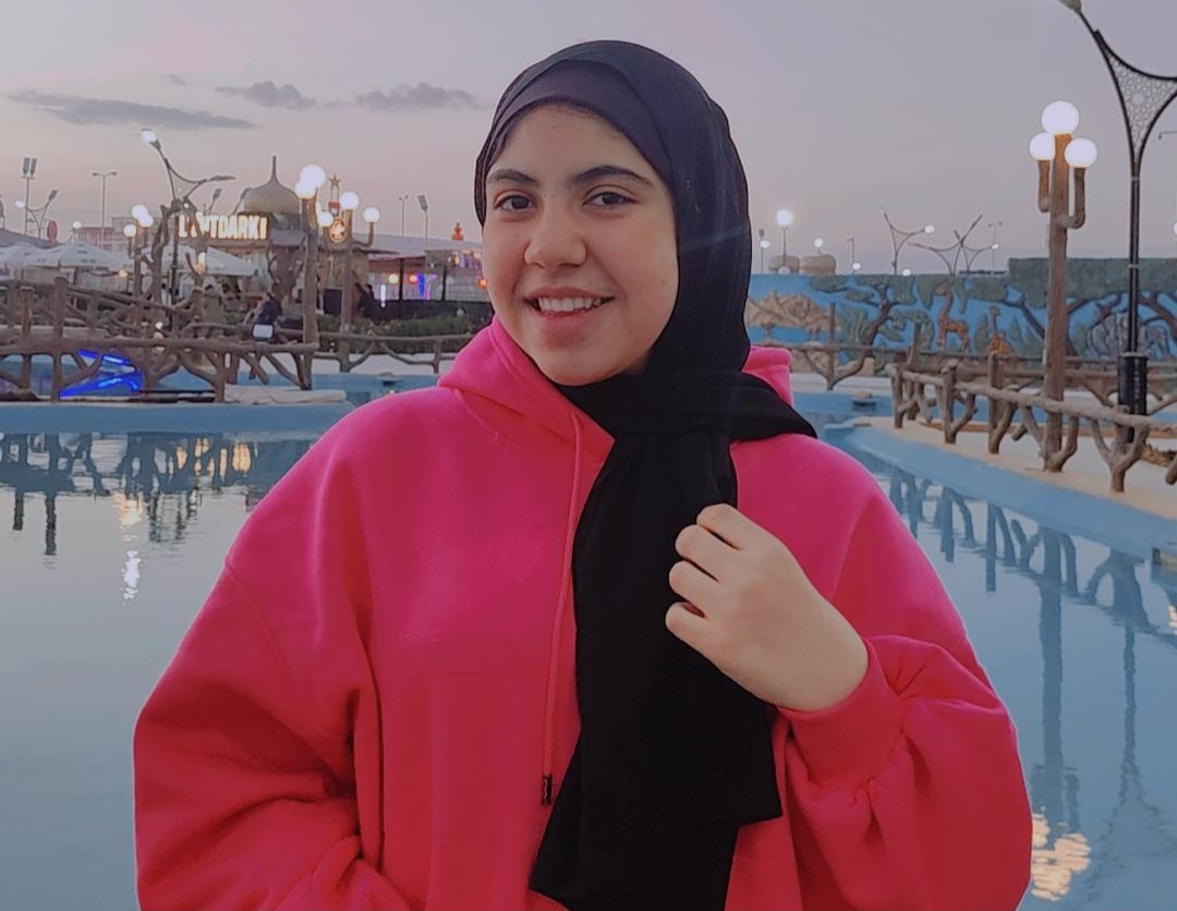 الطالبة غادة أحمد أبو الفتوح