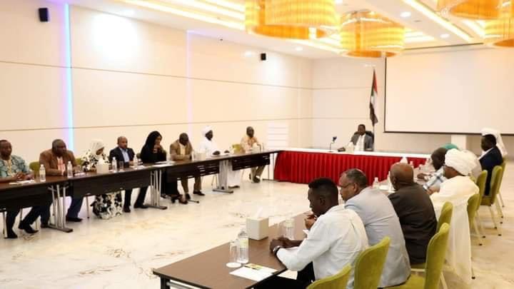ما سبب تعليق المفاوضات بين الحكومة السودانية والحركة الشعبية؟ 
