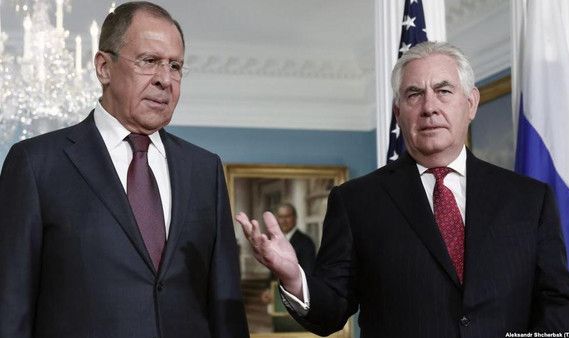 وزيري الخارجية الروسي سيرجي لافروف والأمريكي مايك بومبيو