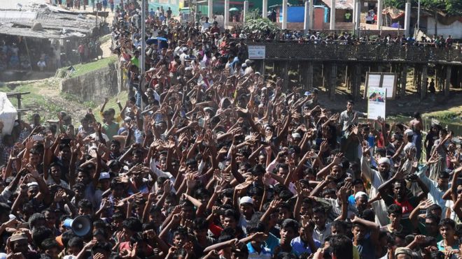 مئات اللاجئين احتجوا على برنامج ترحيلهم إلى ميانمار يوم الخميس