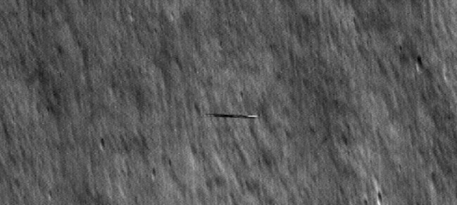 ناسا تنشر صور جسم غامض يتحرك بسرعة حول القمر وتكشف حقيقته ناسا تنشر صور جسم غامض يتحرك بسرعة حول القمر وتكشف حقيقته