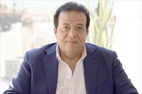الدكتور عاطف عبداللطيف رئيس جمعية مسافرون للفن والابداع