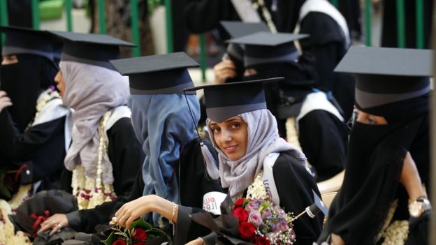 آلاف الشباب يتخرجون من الجامعات العربية كل عام