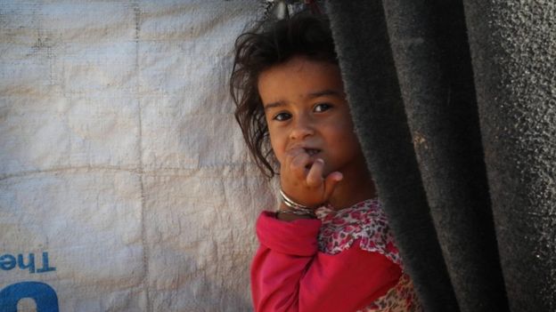 طفلة في مخيم خازر - المصدر: وكالة الأنباء الفرنسية (أ ف ب)