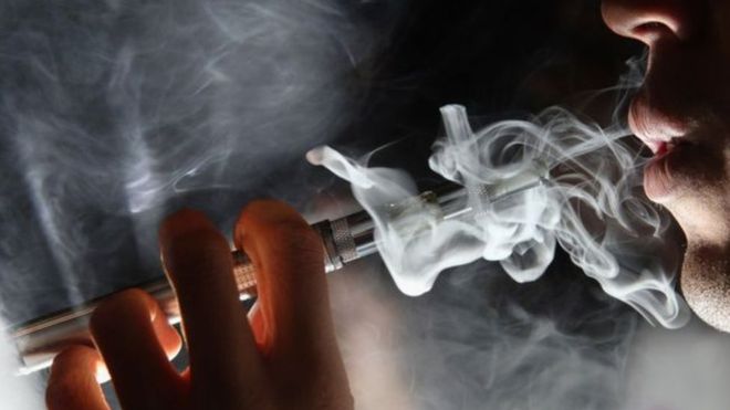 تحقيقات موسعة حول انتشار مرض تنفسي غامض بسبب السجائر الإلكترونية في 22 ولاية