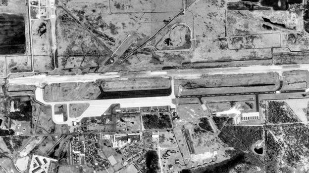 قاعدة فولك فيلد من الجو حيث تسبب دب متطفل في حالة فوضى في عام 1962