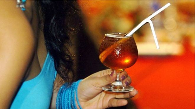 ترى الكثير من النساء في سريلانكا بأن تناول الكحول يتناقض مع ثقافة البلاد
