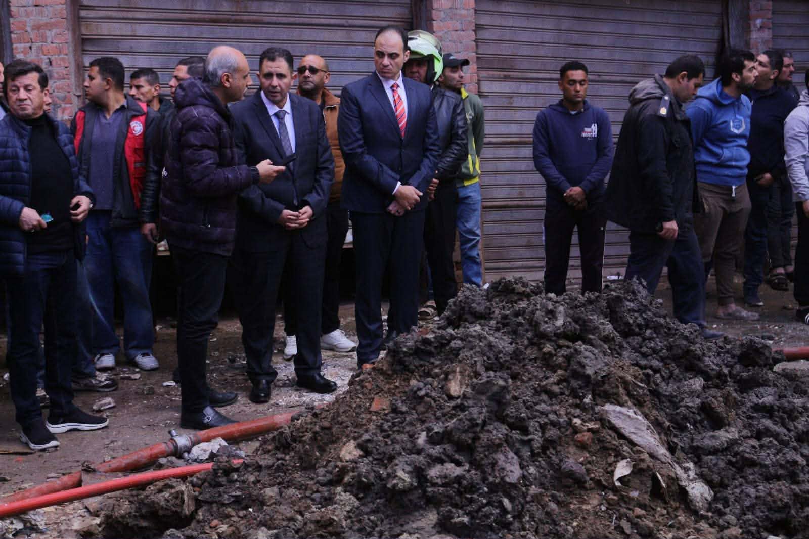 استنفار أمني بعد حريق محل دهانات وانهيار منزل في دمياط 