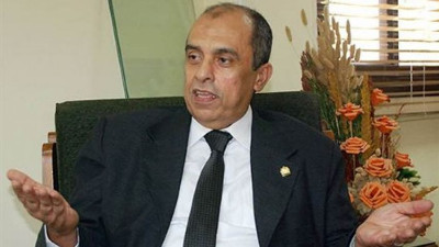 عز الدين ابوستيت وزير الزراعة واستصلاح الأراضى