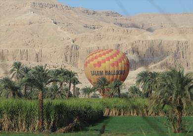 ازدياد الاقبال على رحلات البالون الطائر بالاقصر