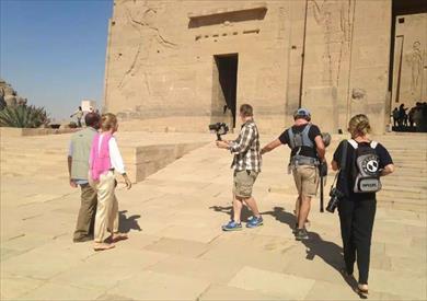 صور الوفد التليفزيني الاسترالي بأسوان