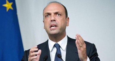 وزير الخارجية الإيطالى أنجيلينو ألفانو