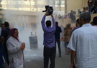 بالصور طلاب أسنان الإسكندرية يشعلون النيران كأول تجربة إخلاء للسلامة المهنية للتعامل مع الحرائق