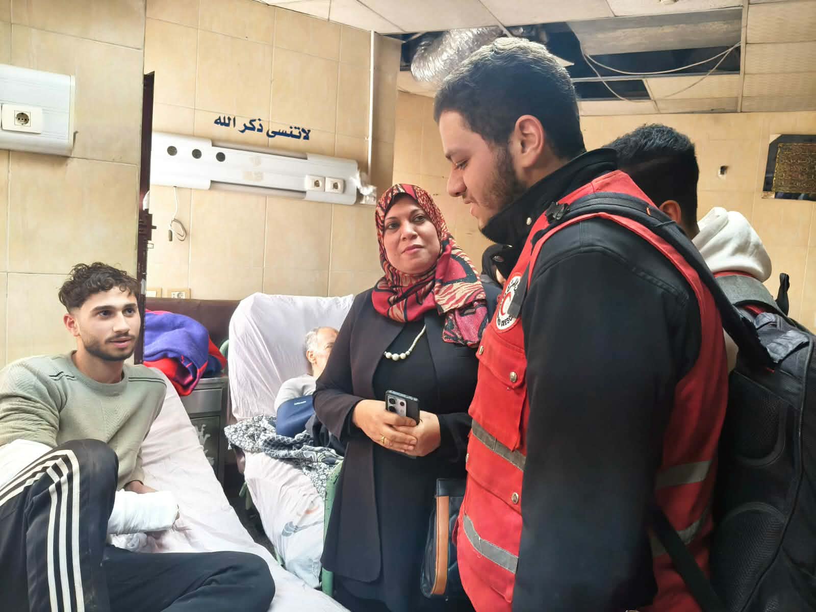 محافظ الدقهلية يتابع مصابي حريق مزرعة دواجن ويوجه بسرعة صرف التعويضات 