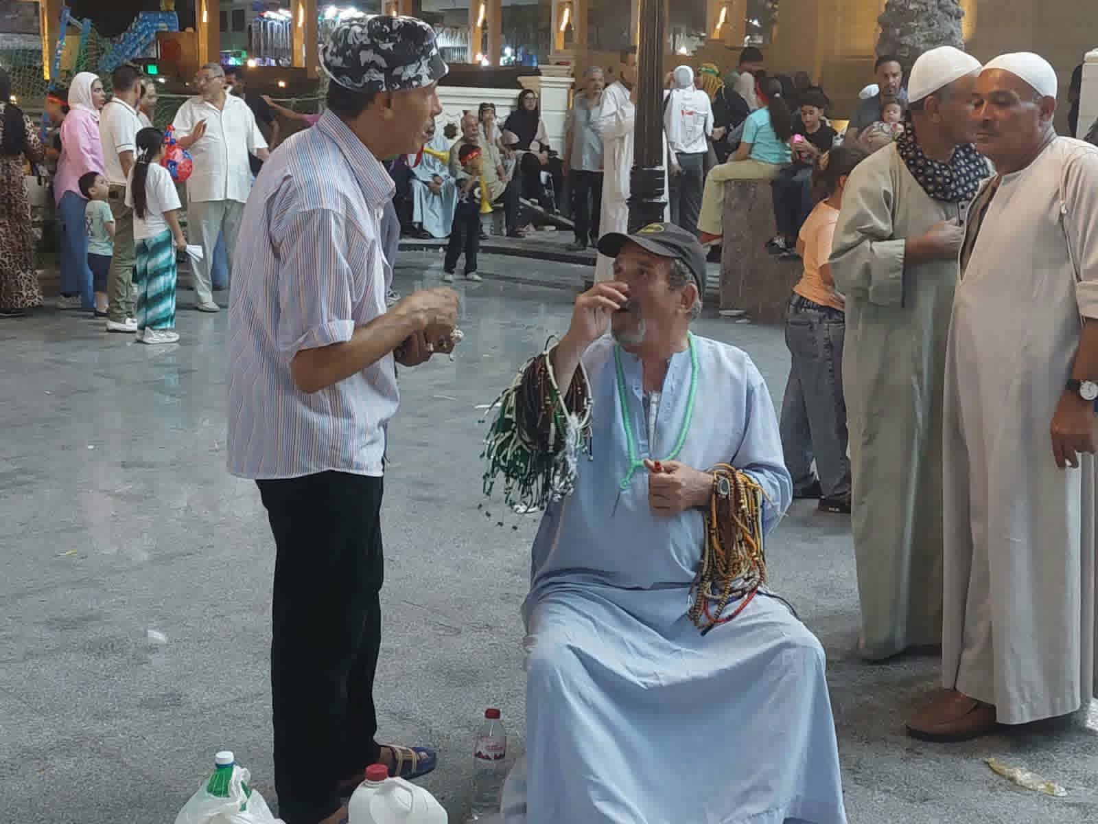 توافد كبير للمواطنين على ساحة ميدان المساجد بالإسكندرية للاحتفال بمولد أبي العباس المرسي 