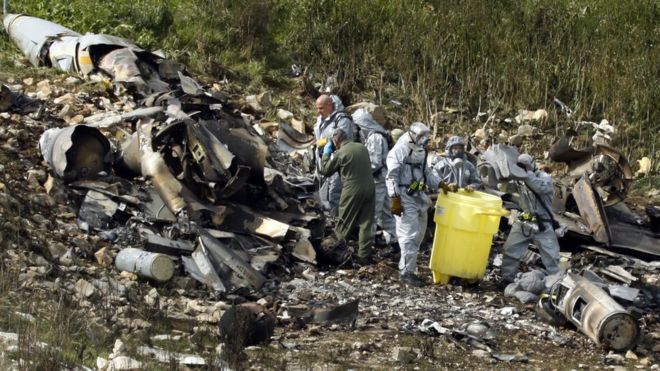 طيارا المقاتلة الإسرائيلية قفزا بمظليتهما قبل تحطمها شمال إسرائيل