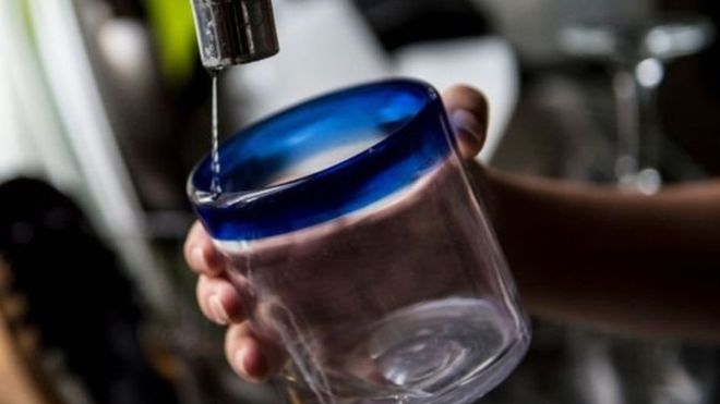 تواجه مدينة كايب تاون بجنوب أفريقيا، وهي أول مدينة رئيسية في العالم المعاصر، خطر نفاد مياه الشرب.