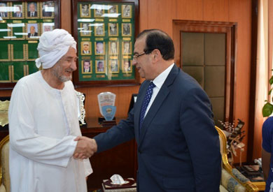 محافظ الدقهلية يستقبل «بدران الفصيح» عجوز الإعدادية
