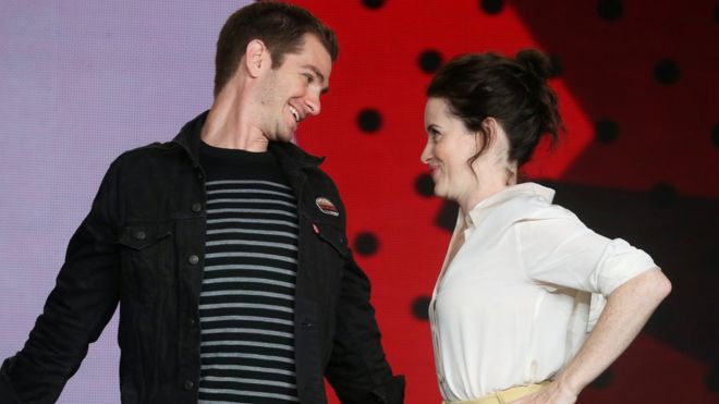 يؤدي أندرو غارفيلد وكلير فوي دوري البطولة في فيلم "تنفس" الذي سيفتتح به المهرجان