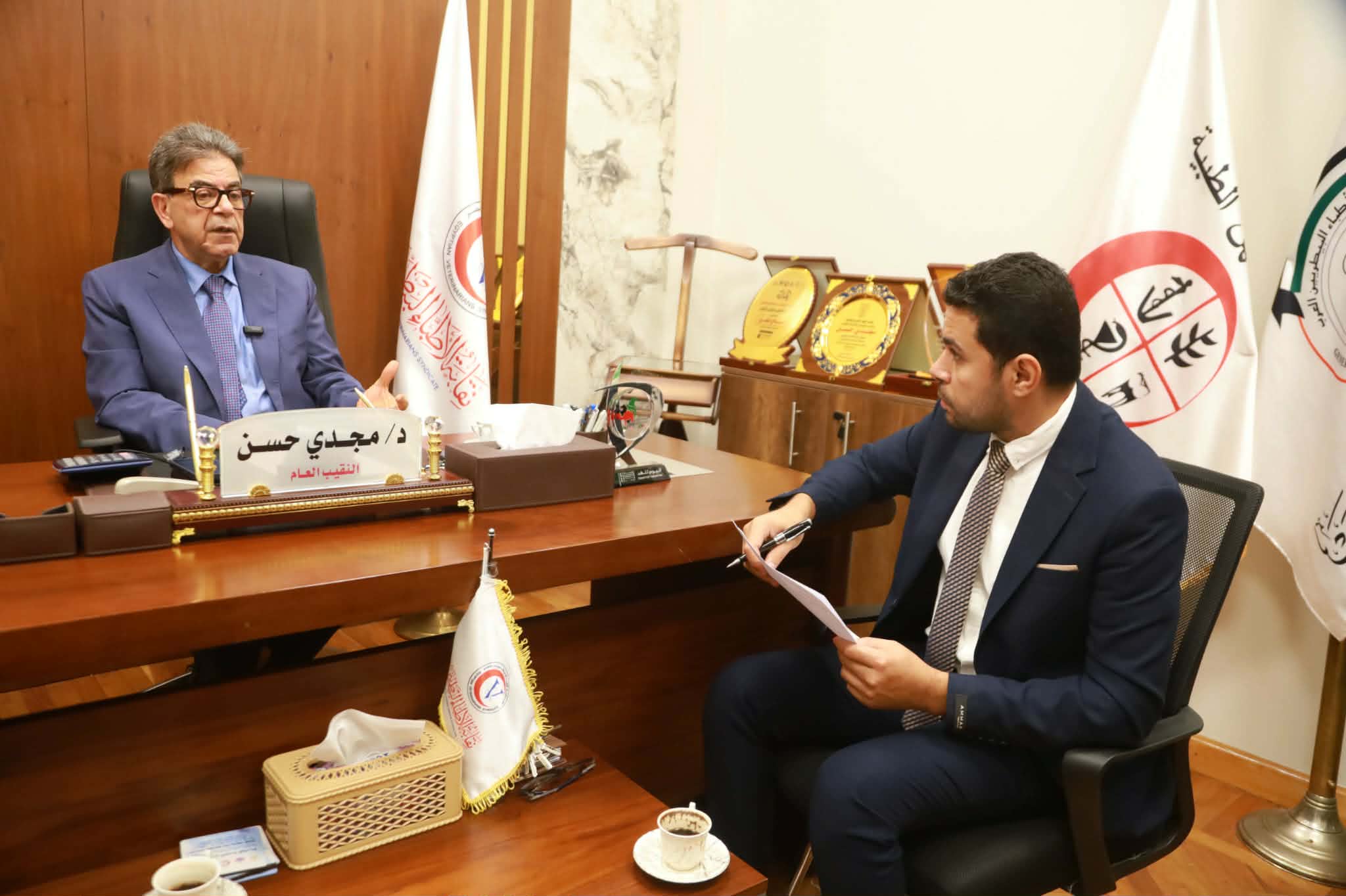 محرر الشروق يحاور نقيب الأطباء البيطريين- تصوير: دنيا يونس