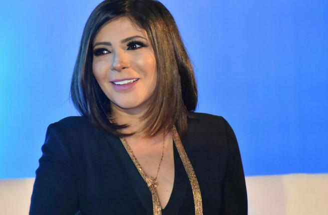 الفنانة منى زكى