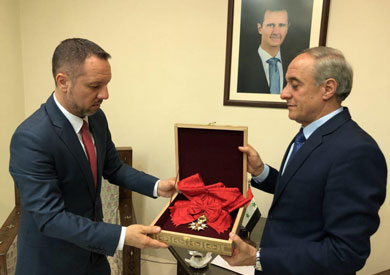 الخارجية السورية ترد وسام جوقة الشرف إلى فرنسا عبر السفارة الرومانية في دمشق